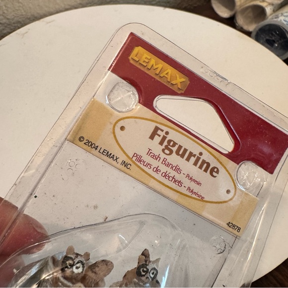 LEMAX 2004 Village Collection Figurine Raccoons Trash Bandits 42878 New - Picture 2 of 5